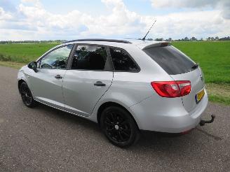 Auto incidentate Seat Ibiza ST 1.4 COPA  10-2011 Airco Navigatie  spatscherm schade 2011/10