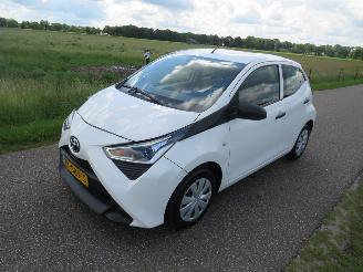 Toyota Aygo 1.0 VVT-I  57.000km nap X Fun  2019 5drs Airco picture 2