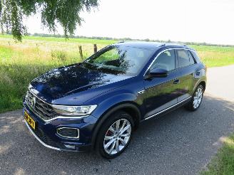 Schadeauto Volkswagen T-Roc 2.0 TSi 190pk  4 Motion R Sport 2019 190pk Automaat Camera Sport vol optie 2019/11