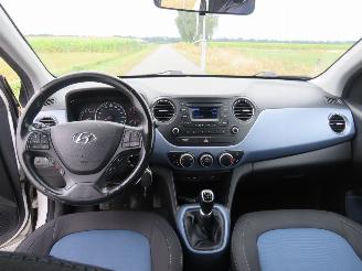Hyundai I-10 1.0 I  Motion 2014 [ Nieuwe Model 5drs Airco Stoelverwarming picture 3
