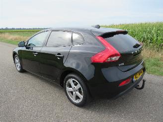 Schadeauto Volvo V-40 2.0 T2 122pk Nordic+ 130.000km nap 5drs Airco Stoelverwarmig Navigatie Camera  [ nieuwstaat 2017/3