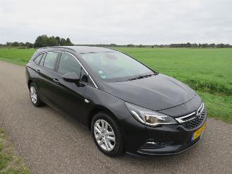 Opel Astra SPORTS TOURER+ 1.0 105pk BUSINESS 170.000km nap Camera navigatie 2016 picture 2