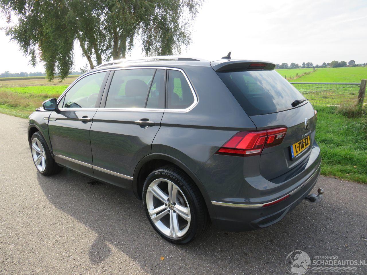 Volkswagen Tiguan 2.0 TDi 150pk  Automaat  117.000km Nap Life Business 2021  Topstaat