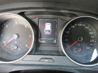 Volkswagen Tiguan 2.0 TDi 150pk  Automaat  117.000km Nap Life Business 2021  Topstaat picture 9