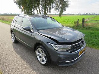 Volkswagen Tiguan 2.0 TDi 150pk  Automaat  117.000km Nap Life Business 2021  Topstaat picture 20