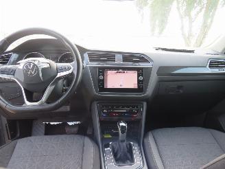Volkswagen Tiguan 2.0 TDi 150pk  Automaat  117.000km Nap Life Business 2021  Topstaat picture 4