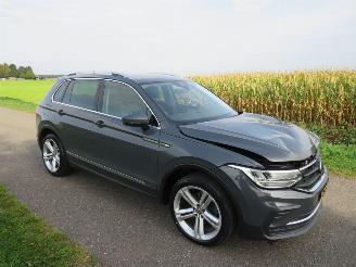 Volkswagen Tiguan 2.0 TDi 150pk  Automaat  117.000km Nap Life Business 2021  Topstaat picture 3