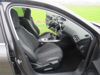 Peugeot 308 1.2 110pk Pure Tech 133.000km nap Camera Navigatie clima  panoramadak  2020 nieuwstaat picture 21
