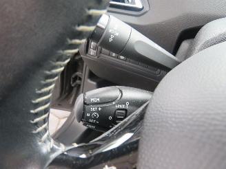 Peugeot 308 1.2 110pk Pure Tech 133.000km nap Camera Navigatie clima  panoramadak  2020 nieuwstaat picture 10