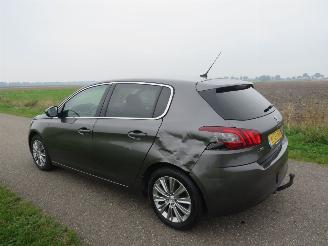 Peugeot 308 1.2 110pk Pure Tech 133.000km nap Camera Navigatie clima  panoramadak  2020 nieuwstaat picture 11