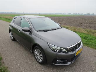 Peugeot 308 1.2 110pk Pure Tech 133.000km nap Camera Navigatie clima  panoramadak  2020 nieuwstaat picture 23