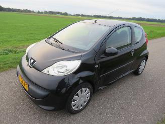 Peugeot 107 1.0 12v XS 68pk Splinter Nieuwe Apk  2008   Airco Topstaat picture 6