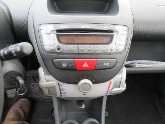 Peugeot 107 1.0 12v XS 68pk Splinter Nieuwe Apk  2008   Airco Topstaat picture 8