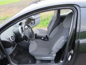 Peugeot 107 1.0 12v XS 68pk Splinter Nieuwe Apk  2008   Airco Topstaat picture 16