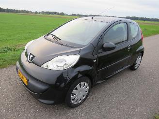 Peugeot 107 1.0 12v XS 68pk Splinter Nieuwe Apk  2008   Airco Topstaat picture 11