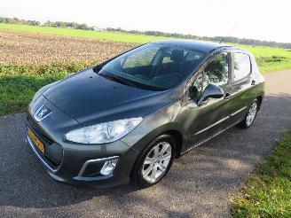 Peugeot 308 1.6 VTi 121 PK 5drs 190.000km Nap Airco 5Drs picture 5