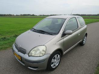 Toyota Yaris 1.3 VVT-1 LUNA 2003  NIEUWE APK!!! picture 3