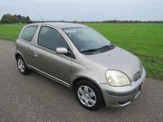 Toyota Yaris 1.3 VVT-1 LUNA 2003  NIEUWE APK!!! picture 2