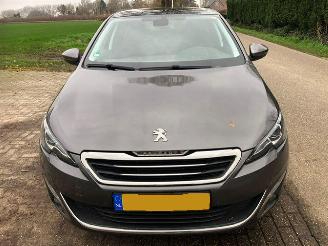 Damaged car Peugeot 308 automaat 2016/6