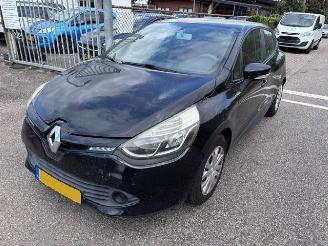 damaged passenger cars Renault Clio 1.2 collection 2013/8