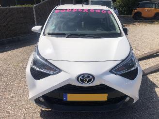 Voiture accidenté Toyota Aygo Aygo 1.0 VVT-i x-joy 2021/3