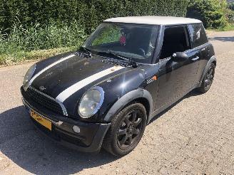 Vaurioauto  passenger cars Mini One 3-Deurs 1.6 One 2002/5