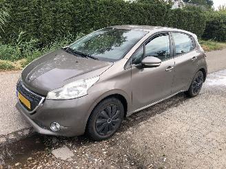 Coche accidentado Peugeot 208 208 1.2 VTi Access 2012/11