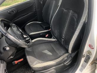 Hyundai I-10 i10 1.0 Comfort picture 13