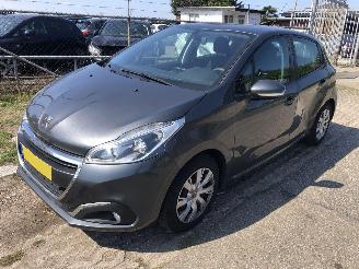 uszkodzony samochody osobowe Peugeot 208 208 1.2 PureTech Blue Lion 2017/6