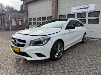 Vaurioauto  passenger cars Mercedes Cla-klasse 200 AMG Line Automaat Pano Navi 86076 Km ! 2015/9