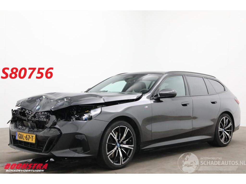 BMW i5 eDrive40 84 kWh M-Sport HUD Memory 360° AHK 18.410 km!