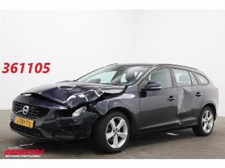krockskadad bil auto Volvo V-60 2.0 D2 Kinetic Navi Clima Cruise PDC AHK 148.573 km! 2017/1
