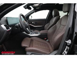 BMW 3-serie Touring 330i M-Sport Pano LED HUD Leder Cruise picture 17