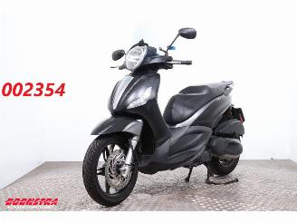 krockskadad bil motor Piaggio Beverly 350 ABS 2016/10
