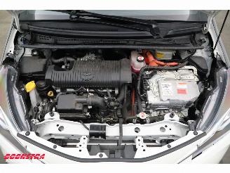 Toyota Yaris 1.5 Hybrid Bi-Tone Navi Clima Cruise Camera 19.743 km! picture 9