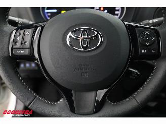 Toyota Yaris 1.5 Hybrid Bi-Tone Navi Clima Cruise Camera 19.743 km! picture 17