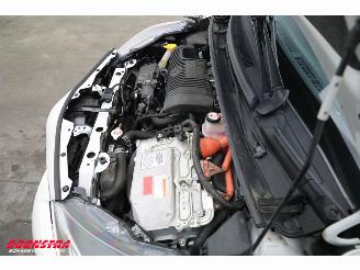 Toyota Yaris 1.5 Hybrid Bi-Tone Navi Clima Cruise Camera 19.743 km! picture 10