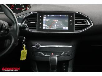 Peugeot 308 SW 1.2 PureTech Aut. Allure Pano LED Navi Clima Cruise PDC picture 12