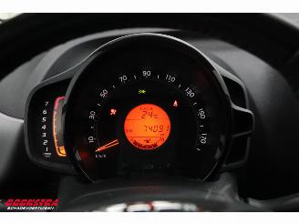 Toyota Aygo 1.0 VVT-i x-play limited Airco Bluetooth Cruise Camera 74.091 km! picture 20