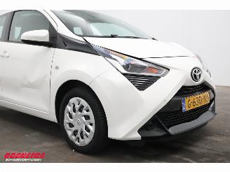 Toyota Aygo 1.0 VVT-i x-play limited Airco Bluetooth Cruise Camera 74.091 km! picture 6
