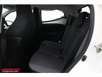 Toyota Aygo 1.0 VVT-i x-play limited Airco Bluetooth Cruise Camera 74.091 km! picture 17
