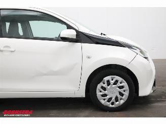 Toyota Aygo 1.0 VVT-i x-play limited Airco Bluetooth Cruise Camera 74.091 km! picture 5