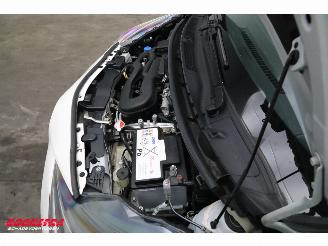 Toyota Aygo 1.0 VVT-i x-play limited Airco Bluetooth Cruise Camera 74.091 km! picture 10