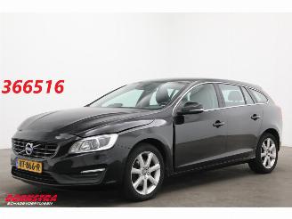 krockskadad bil auto Volvo V-60 1.5 T2 Aut. Polar+ BiXenon Navi Clima Cruise SHZ PDC 152.278 km! 2017/4