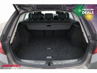 BMW 3-serie Touring 330i Luxury Edition LED Leder Clima Cruise SHZ picture 17