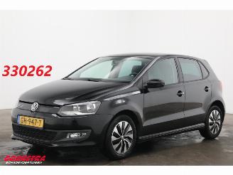 krockskadad bil auto Volkswagen Polo 1.4 TDI BlueMotion Navi Airco Cruise PDC AHK 2015/6