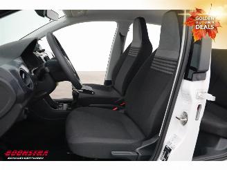 Volkswagen Up! 1.0 5-DRS Bluetooth Airco 28.224 km! picture 12