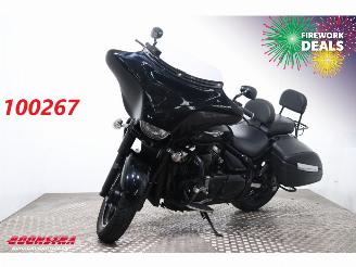 skadebil motor Suzuki  C 1500 BT Intruder ABS Apple/Android Radio 32.752 km! 2014/6