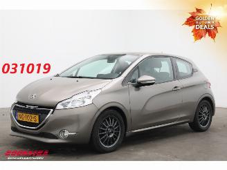 škoda osobní automobily Peugeot 208 1.4 VTi Allure Airco Cruise AHK 2012/8