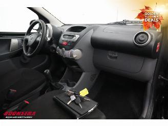 Toyota Aygo 1.0-12V Cool 5-DRS Airco 140.068 km! picture 16